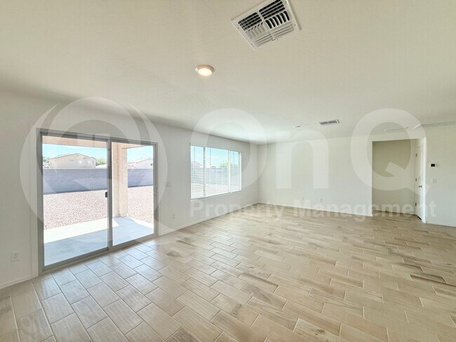 Building Photo - 1435 E Angie Dr