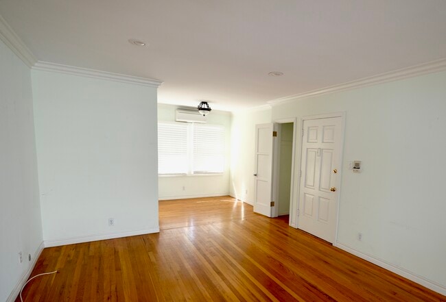 Building Photo - 1701 Stearns Dr