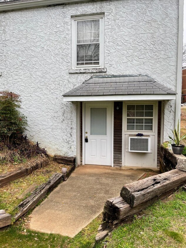 Primary Photo - Cozy Studio in Five Points