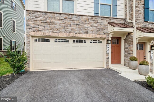 Foto del edificio - 5924 Pecking Stone St