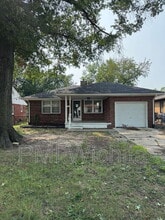 Building Photo - 1453 N Old Manor Rd