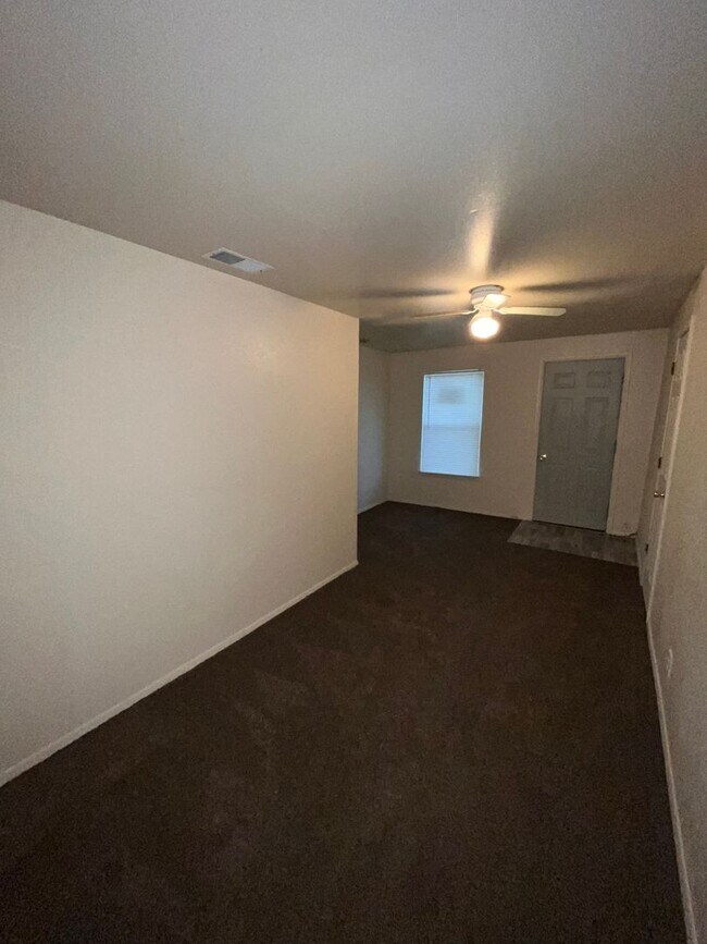 Building Photo - Winter Special! Half off first months rent!!