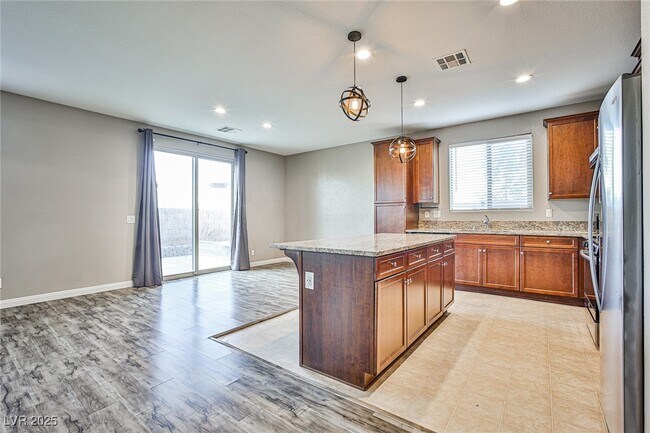 Foto del edificio - 7716 Plumbush Ct