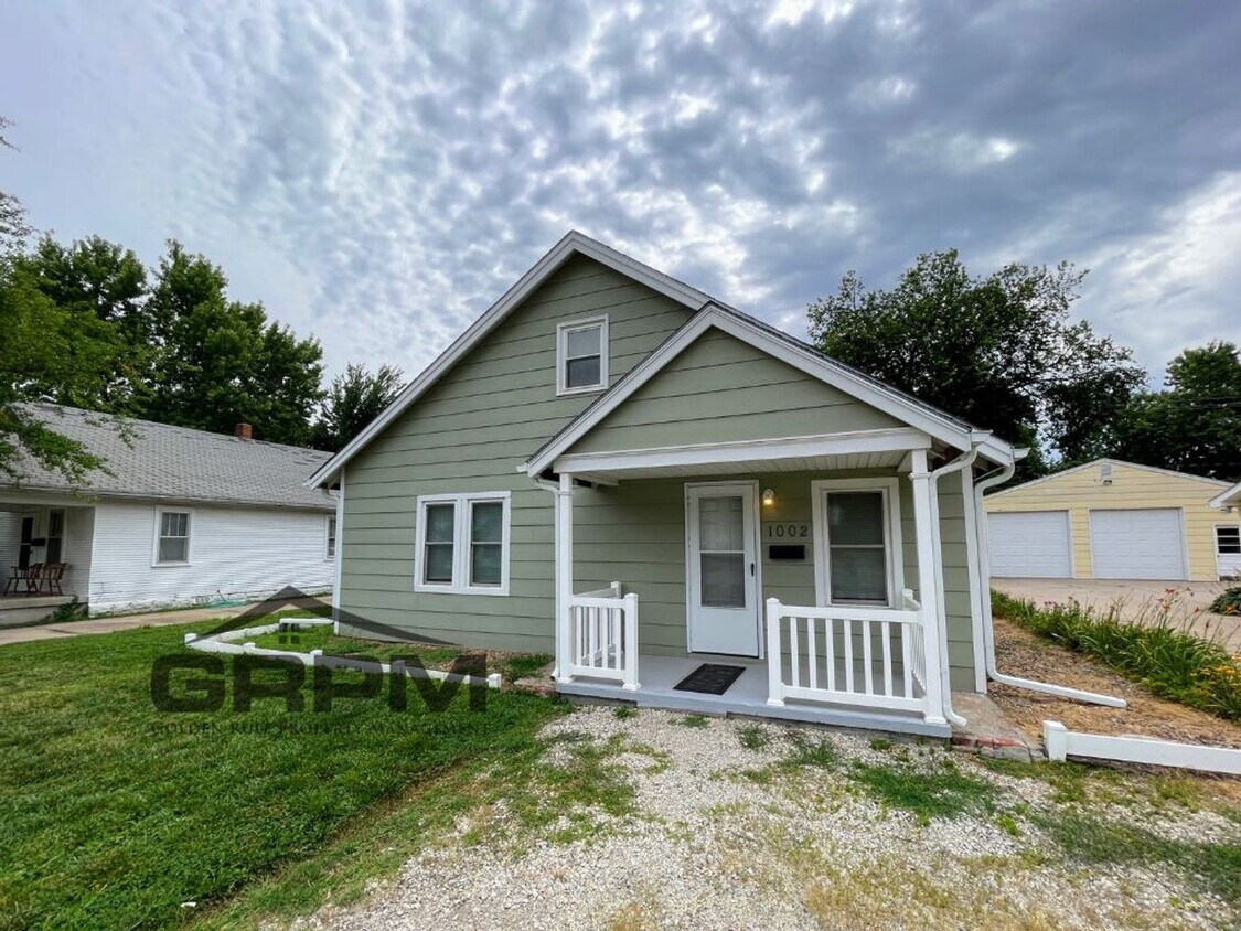 Primary Photo - Cute 3 Bed 1 Bath McPherson Home in Good N...