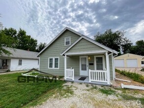 Building Photo - 1002 N Grimes St