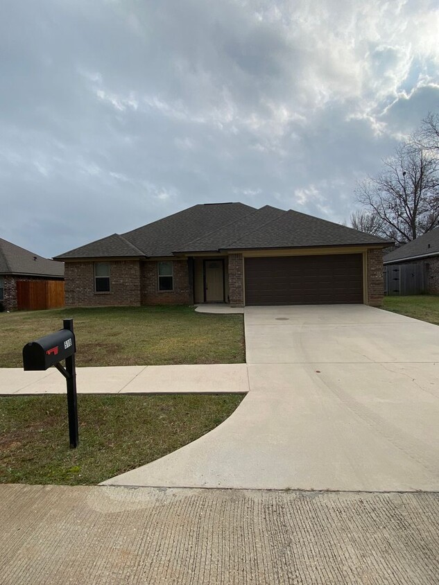 Primary Photo - Haughton Home!