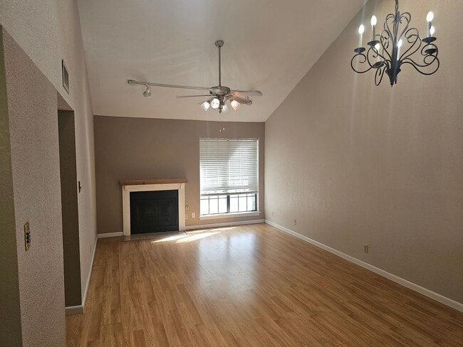 Building Photo - AWESOME 1 BEDROOM CONDO AVAILABLE IN THE M...