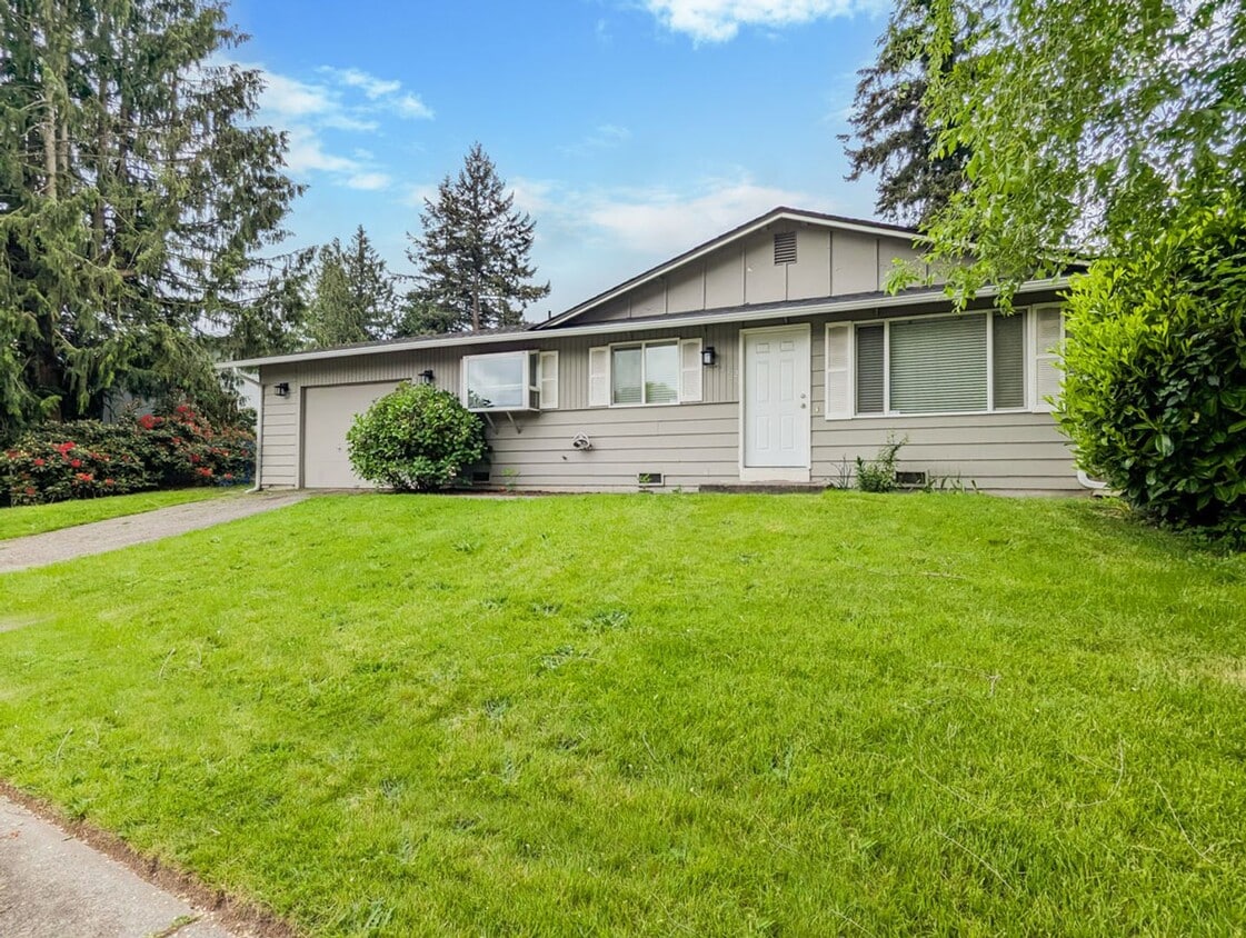 Primary Photo - Move in ready 3bd/1bth Rambler W/ 1 car Ga...