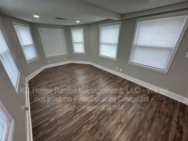 Building Photo - 127 W 85th St
