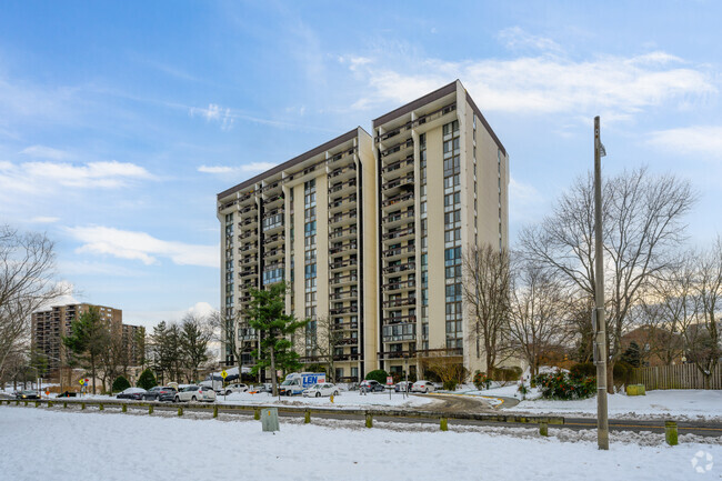 5300 Holmes Run Parkway - The Greenhouse Condos