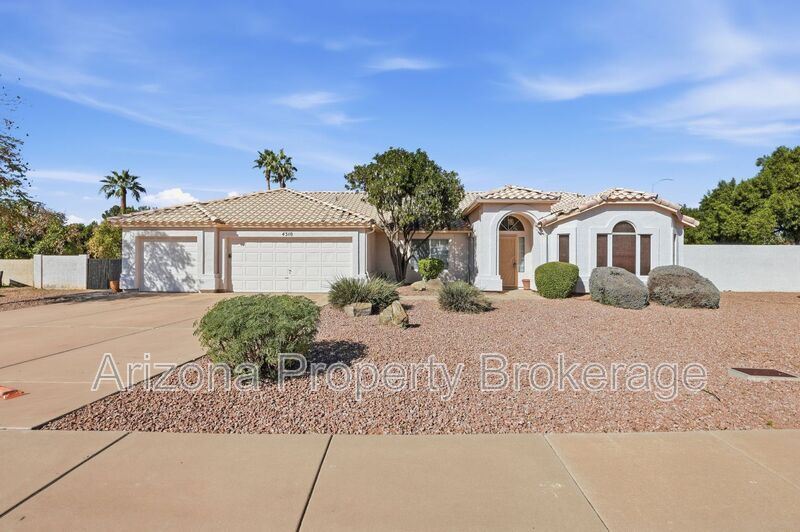 Foto principal - 4310 E Hope St