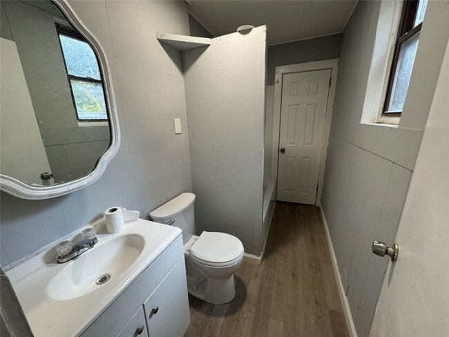 Building Photo - 28 Lydia St