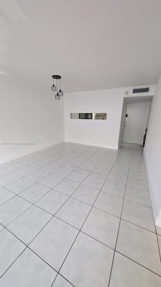 Building Photo - 10400 SW 108th Ave