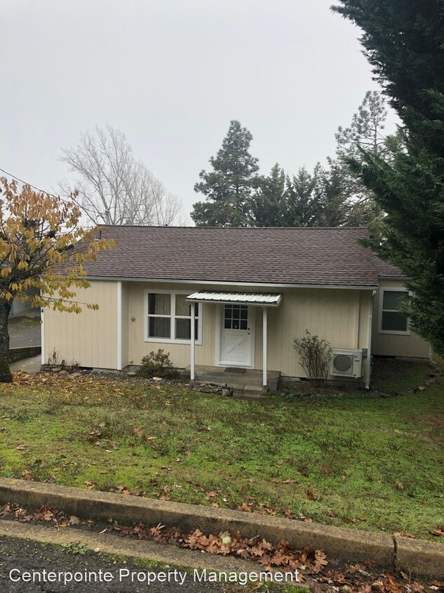 3 br, 1 bath House 1554 NE Todd St House Rental in Roseburg, OR