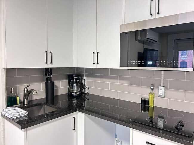 Building Photo - 23 Russell Ave