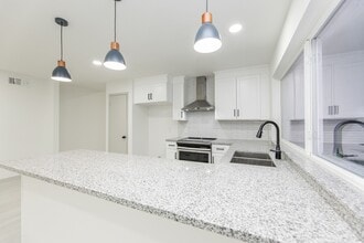 Building Photo - 7115 Falling Waters Dr