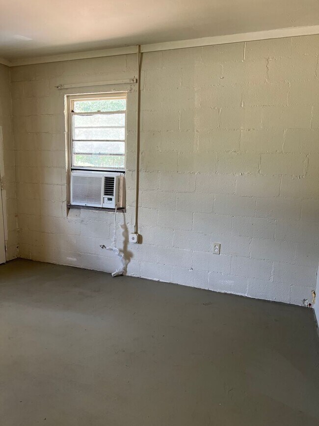 Building Photo - 712 Burke Avenue