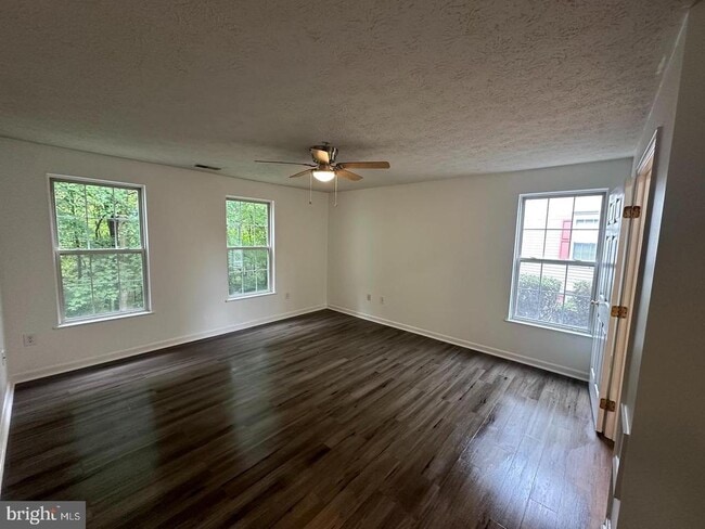 Foto del edificio - 25905 Ridge Manor Dr