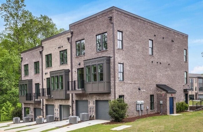 Building Photo - 911 Echo Pk Dr