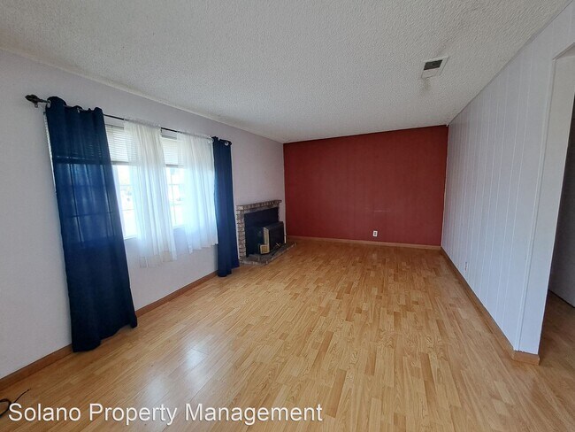 Building Photo - 3 br, 1 bath House - 2439 Beaufort Dr