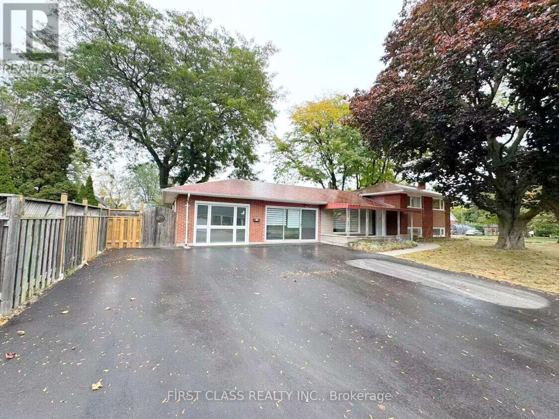 Photo principale - 741 Proctor Rd
