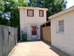 Building Photo - 2706 Pine Ave