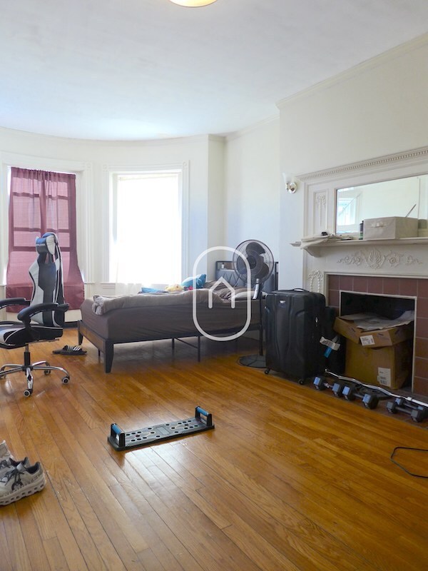 Building Photo - 908 Beacon St
