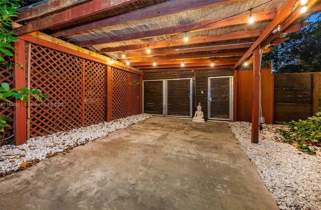 Building Photo - 781 NE 75th St