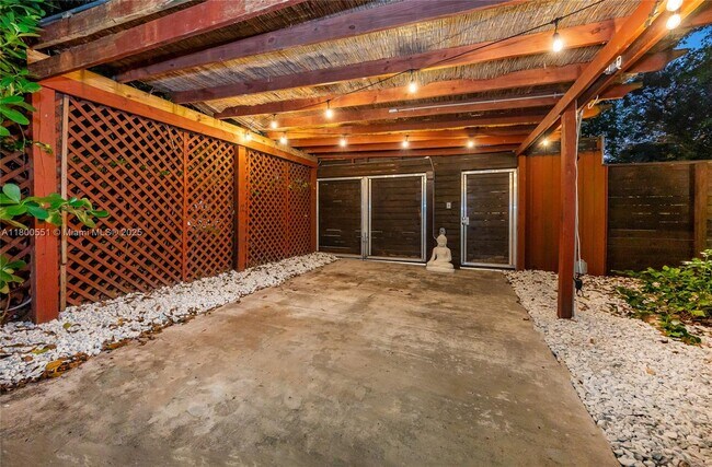 Foto del edificio - 781 NE 75th St