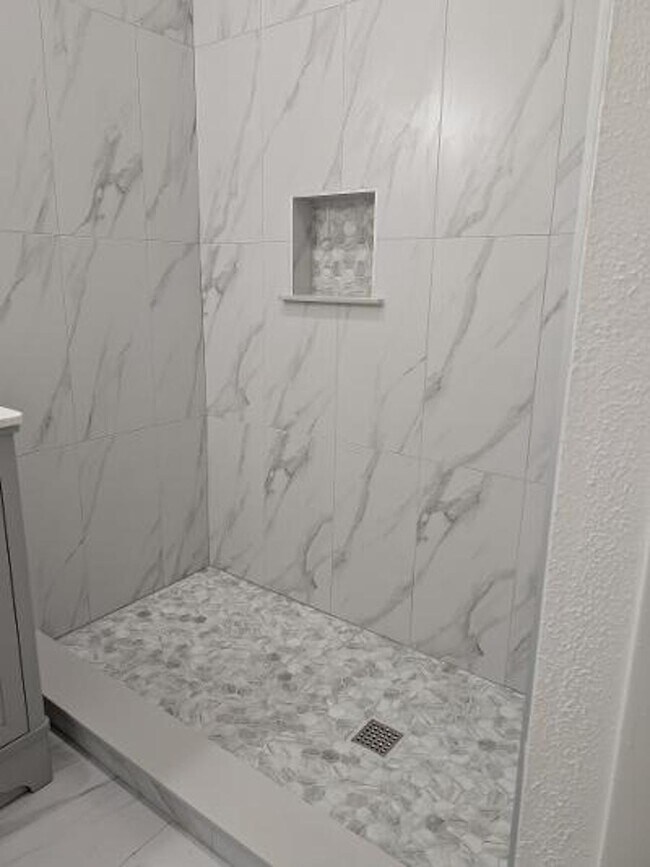 Foto del edificio - 1393 S Foothill Dr