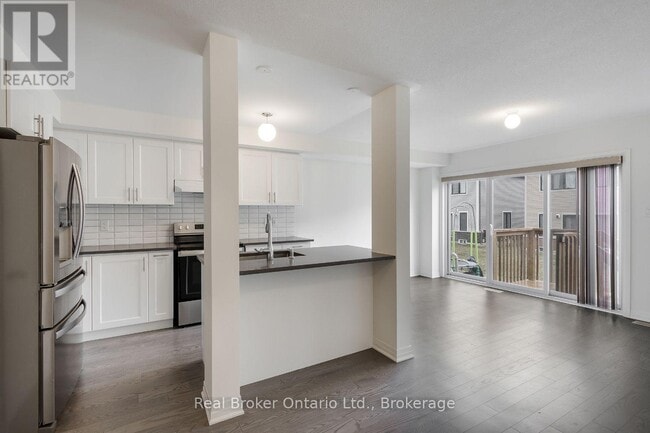 Building Photo - 79 Caspian Sq