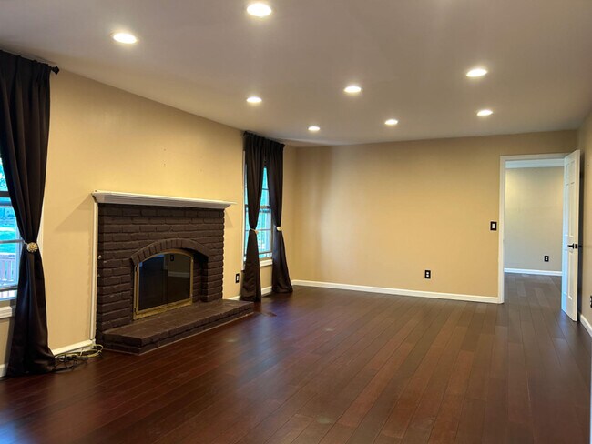 Building Photo - 4390 Savoie Trail