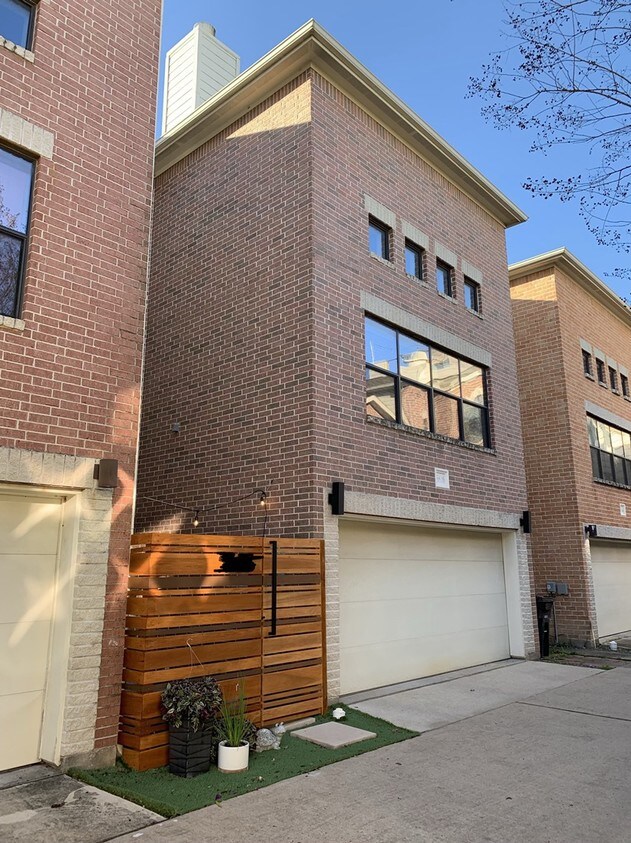 Foto principal - 5826 Larkin St
