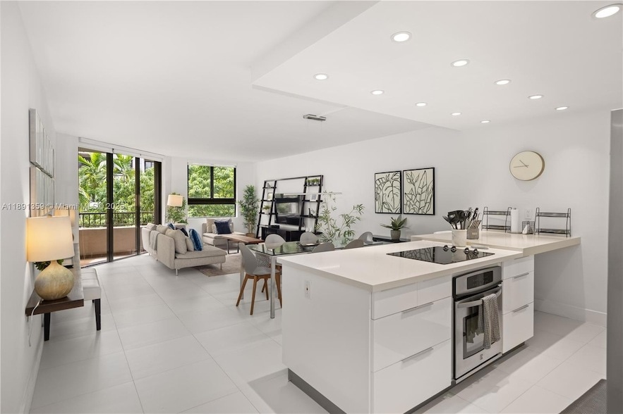 Foto principal - 101 Crandon Blvd