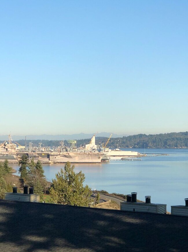 Foto del edificio - Water Views from this condo..