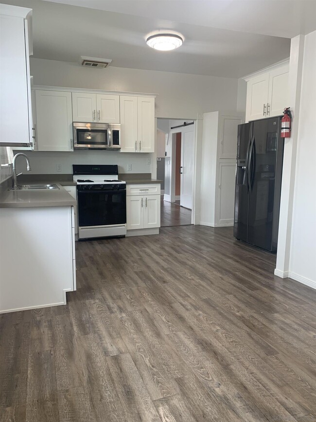 Foto del edificio - 736 Twin Oaks Ave