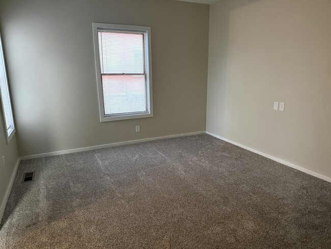 Building Photo - 210 S Eaton St