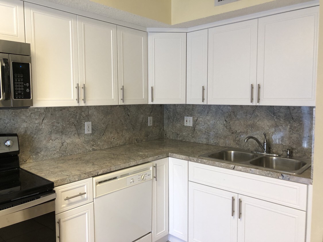 Foto principal - 13358 SW 152nd St