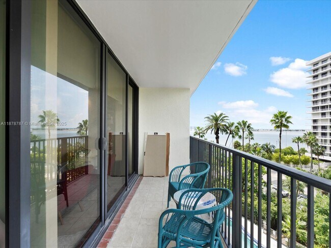 Building Photo - 1450 Brickell Bay Dr