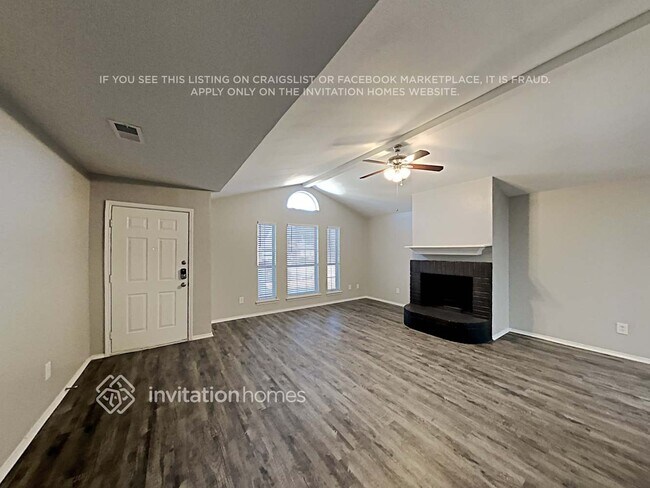Foto del edificio - 4052 Staghorn Cir N