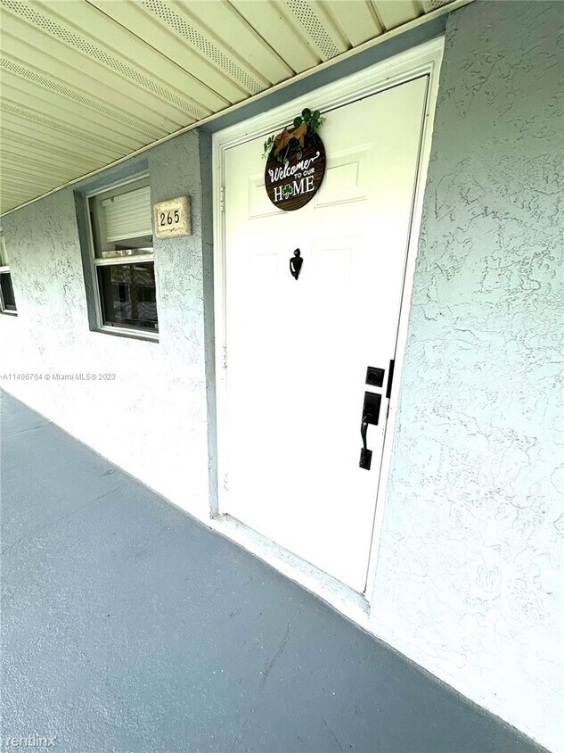 Primary Photo - 2 br, 1.5 bath Condo - 4600 SW 67th Ave Ap...