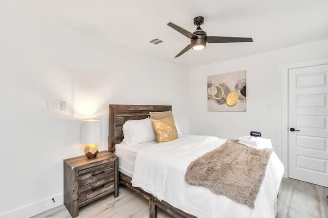 Foto del edificio - 3735 Mainer St