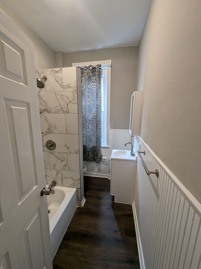 Building Photo - Beautiful Large Home - West Philadelphia
