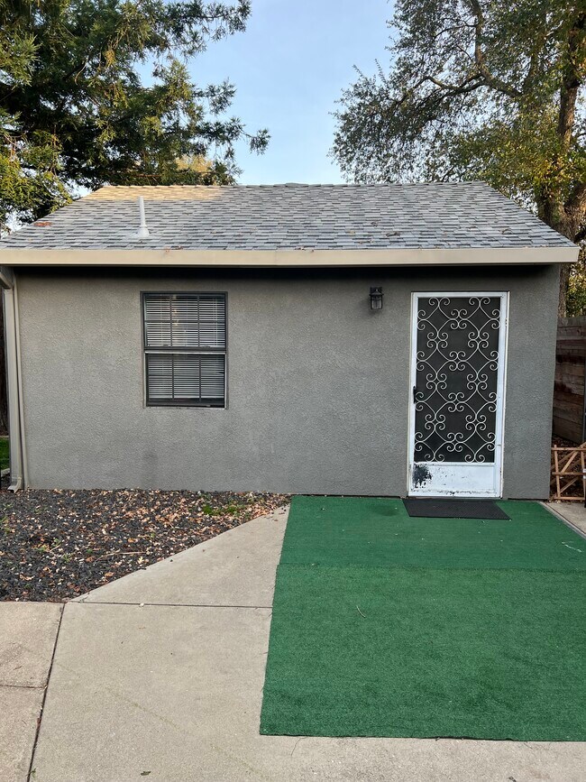 Patio - 3747 Edison Ave