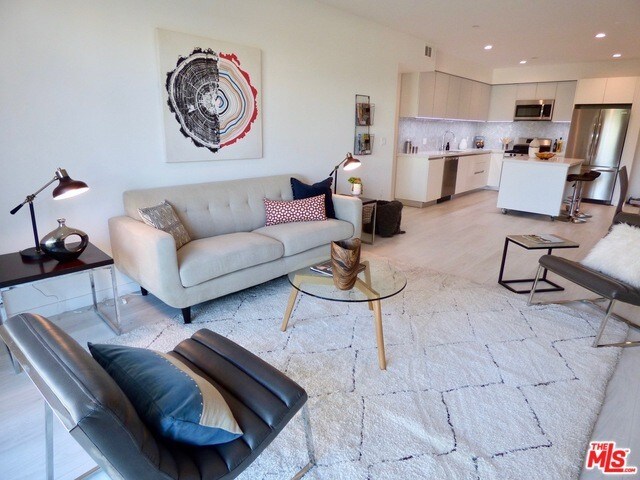 Foto principal - 1431 Armacost Ave
