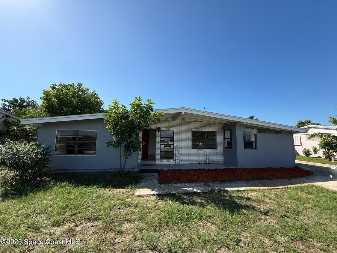 Primary Photo - 120 NE 3rd St