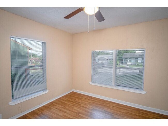 Foto del edificio - Happy and Convenient Home Near Downtown