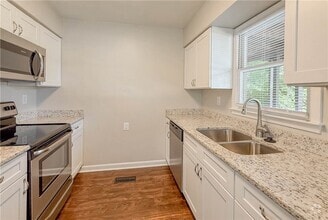 Building Photo - 280 Starritt Ln