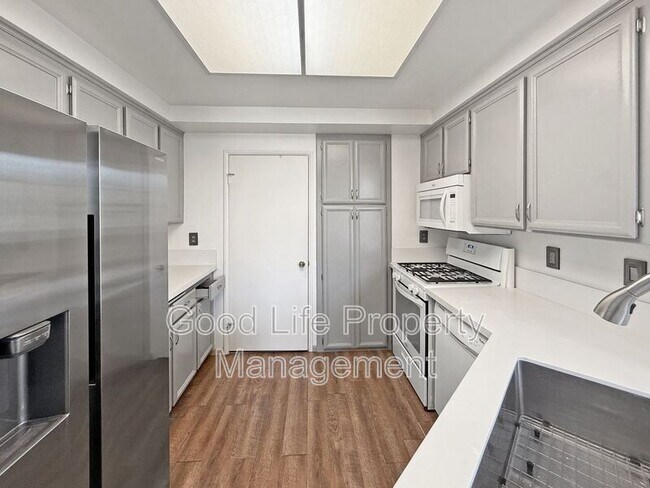 Building Photo - 11382 Via Rancho