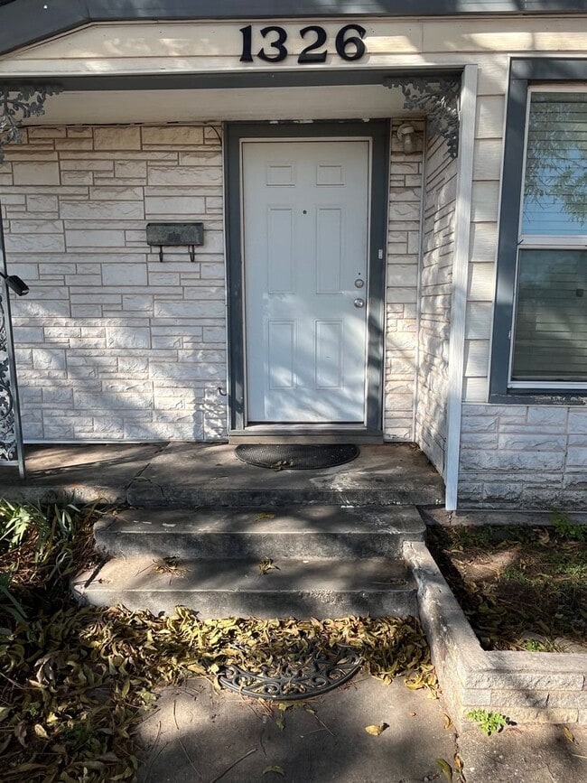 Foto del edificio - 1326 Clinton St